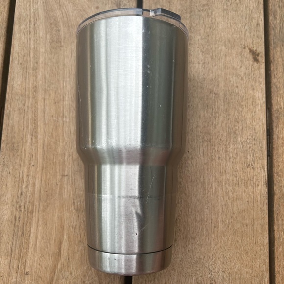 YETI Rambler 30 oz Tumbler Stainless Steel Drink Travel Cup Mug Hot/Cold - Picture 3 of 9